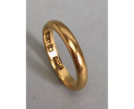 18ct Gold ring size approx K & 3g