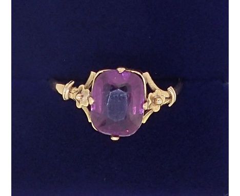 A Victorian gold amethyst ring on floral shoulders, 2g, size R-S 