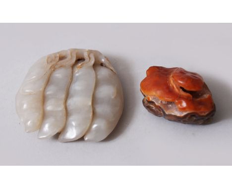 A GOOD 18TH / 19TH CENTURY CHINESE WHITE JADE PENDAND IN THE FORM OF BEANS, together with a natural formed agate rock, 6.5cm 