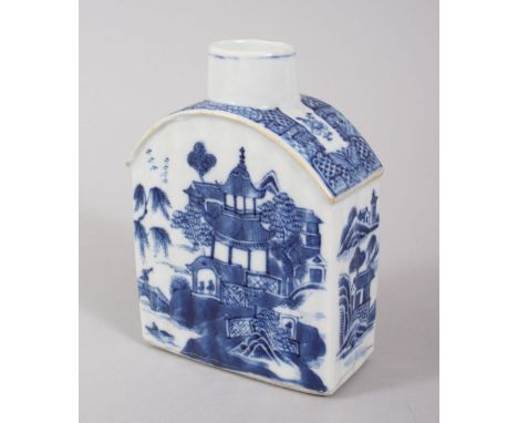 A GOOD CHINESE BLUE AND WHITE PORCELAIN TEA CADDY, decorated with landscape scenes, 11cm x 8cm.