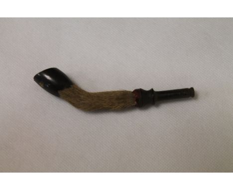 Novelty cigar pipe in the form of a hoof, 11cm long.