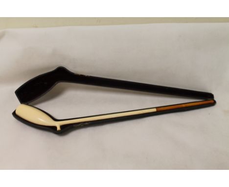 19th century Meerschaum Church Warden pipe with amber mouthpiece 53cm long, made for the Vienna World Exposition 1873, in fit