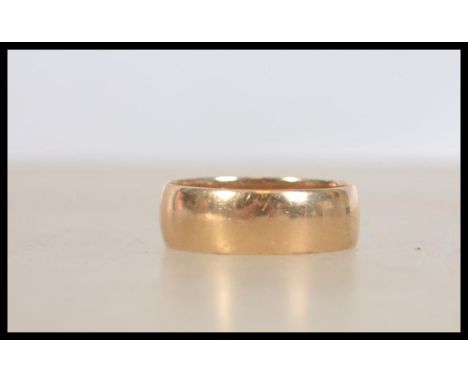 A hallmarked 18ct gold wedding band ring. Weighs 3.1 grams and measures ring size K. 