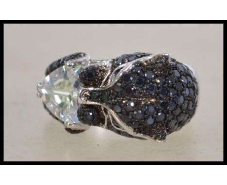 An unusual ladies decorative silver dress ring in the form of a panther&nbsp;