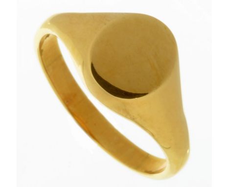 AN 18CT GOLD GENTLEMAN'S SIGNET RING, 8.4G