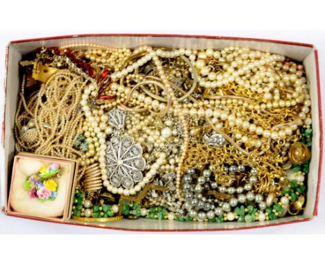 MISCELLANEOUS VINTAGE COSTUME JEWELLERY, ETC