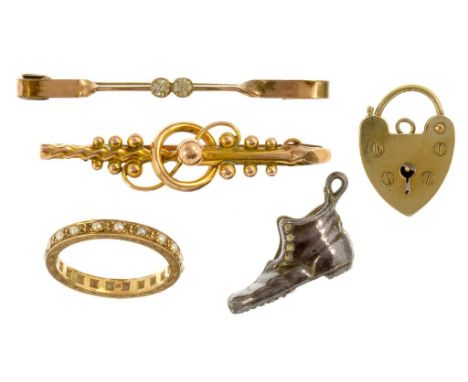 A 9CT GOLD PADLOCK, A GOLD BAR BROOCH MARKED 9C AND A SPLIT PEARL ETERNITY RING IN GOLD, UNMARKED, 6.3G AND TWO OTHER ITEMS