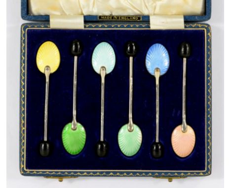 A SET OF SIX ELIZABETH II SILVER AND HARLEQUIN GUILLOCHE ENAMEL COFFEE SPOONS, WITH BEAN TERMINAL, BIRMINGHAM 1961, CASED