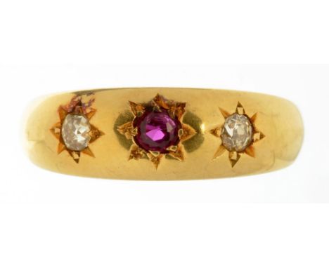 A RUBY AND DIAMOND GYPSY SET RING IN 18CT GOLD, BIRMINGHAM C1900, 4.3G
