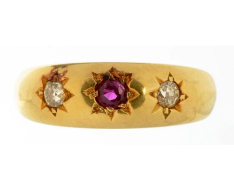 A RUBY AND DIAMOND GYPSY SET RING IN 18CT GOLD, BIRMINGHAM C1900, 4.3G