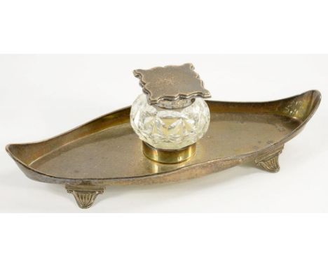 A VICTORIAN SILVER MOUNTED CUT GLASS INKWELL, ON BOAT SHAPED TRAY, 21CM W, LONDON 1897
