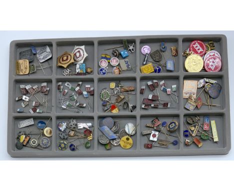 SELECTION OF VARIOUS VINTAGE PINS AND BADGES
