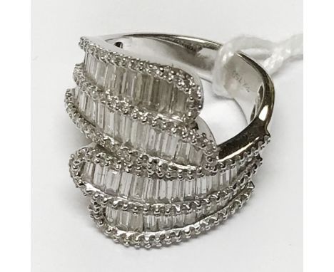 18CT WHITE GOLD DIAMOND RING APPROX 1.72CTS OF BAGUETTE DIAMONDS &amp; APPROX 0.52CTS OF ROUND DIAMONDS- TOTAL APPROX 2.24CTS