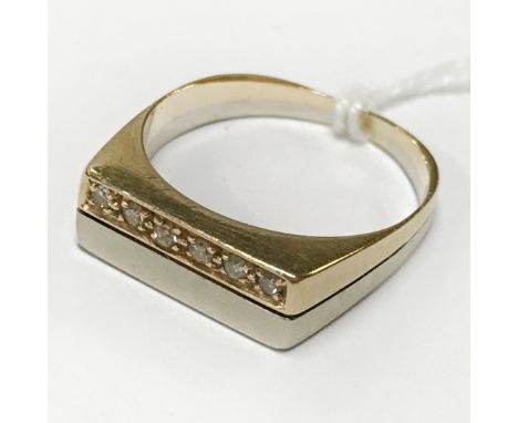 HIGH CARAT GOLD RING WITH DIAMONDS - SIZE M