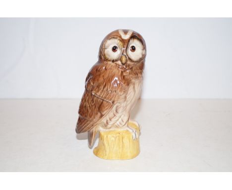 Royal Doulton, Tawny owl whiskey flask full 