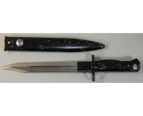 A British S L R L1A3 parade bayonet, sheath, blade 19.5 cm, stamped D59 broad arrow. 