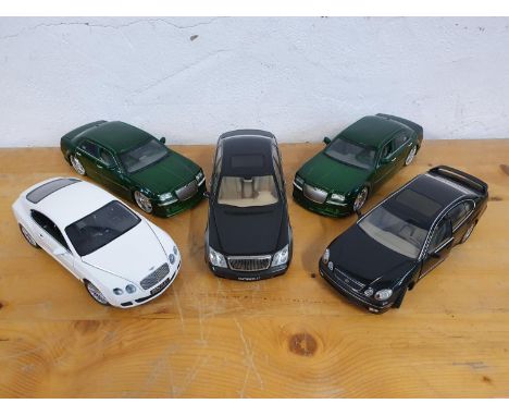 Die cast, scale 1:18, Chrysler 300c Hemi x 2, Maybach, Bentley Continental GT, Lexus GS400, cases (5) 