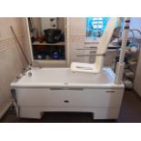 Arjohuntleigh Malibu, Sovereign bath with tub lift, total load 386kg, max patient weight 130kg, to