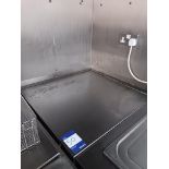 Stainless steel corner dividing section 700mm(d) x 675mm(w) x 920mm(h)