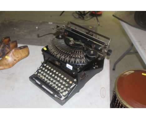 A Remington Noiseless VI hand operated vintage typewriter 