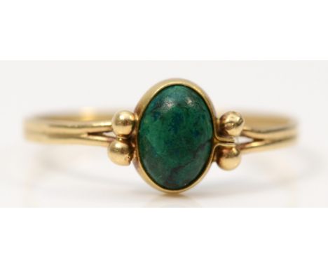 A 9ct gold malachite dress ring, bezel set, M, 1g 
