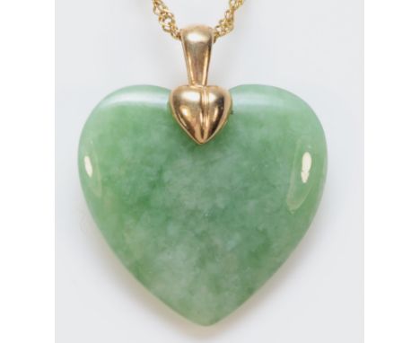 A 9ct gold heart shaped jade pendant with chain, 23mm across, 5.6g 
