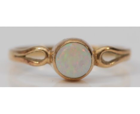 A 9ct gold vintage bezel set opal solitaire ring, Birmingham 1985, I, 1.1g 