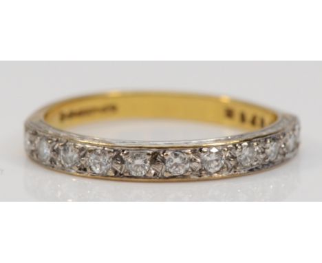 An 18ct gold diamond half eternity ring with patterned gallery, P, 2.7g 