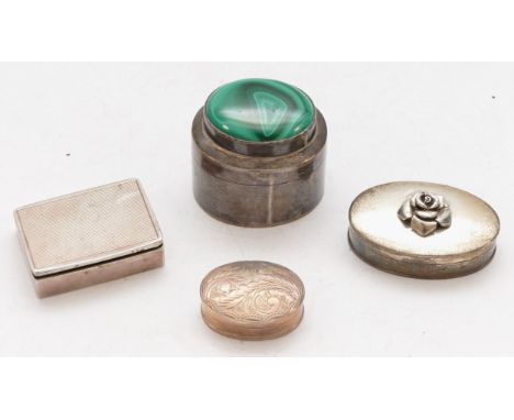 A silver snuff box, Birmingham 1960, 4 x 3cm, two silver pill boxes and an unmarked silver and malachite box, 123gm 