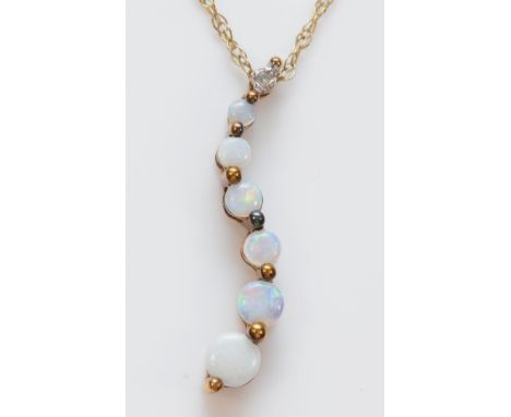 A 9ct gold graduated opal pendant with necklace, 25mm length, 1.7g 