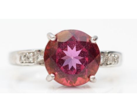 A 9ct white gold pink topaz and white gemstone dress ring, N, 3.9g 
