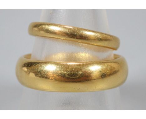 Two 22ct gold wedding bands.  Size R and K.  Total weight 15g approx.  (B.P. 21% + VAT) 