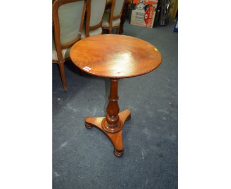 A Victorian mahogany circular occasional table, on tripod base, 47cm diameter. 