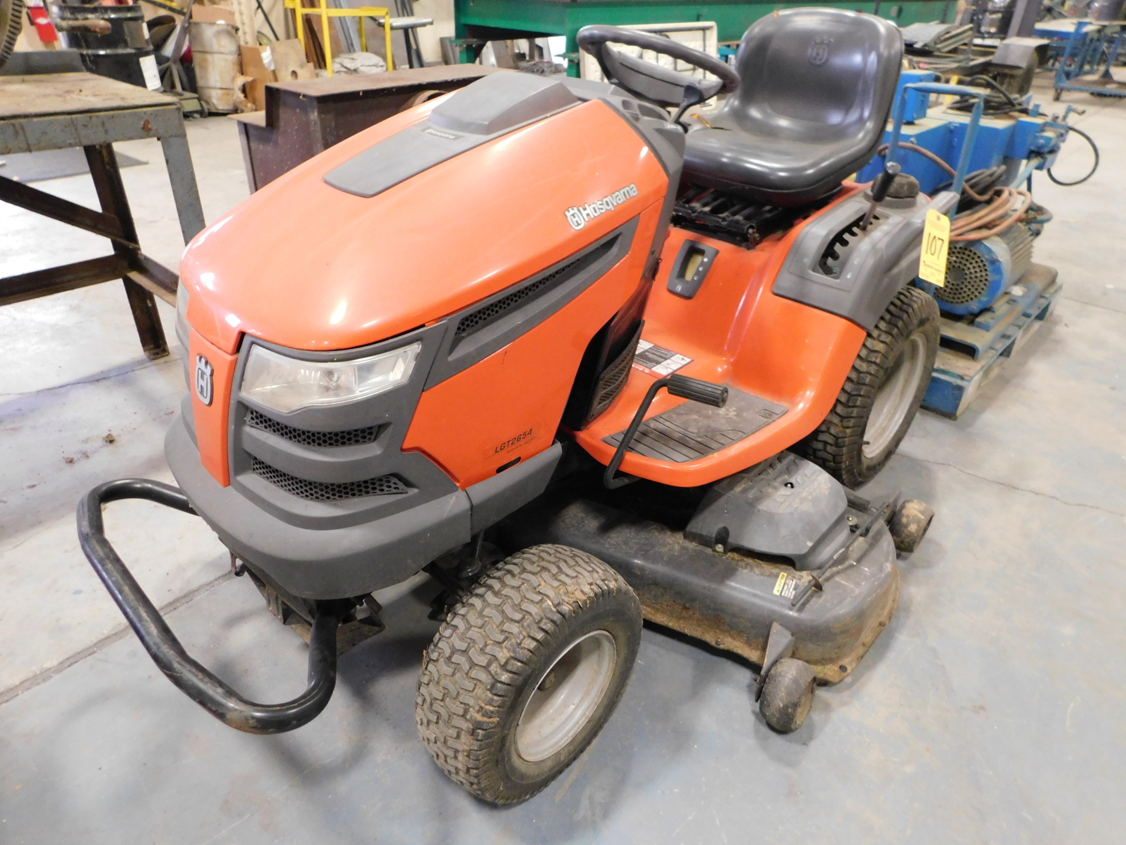 Husqvarna LGT2654, 54 Inch Riding Mower, Briggs & Stratton 26 HP Engine
