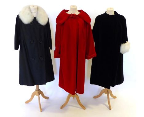 Circa 1950s Hershelle Model Black Velvet Evening Coat, with velvet neck tie and white fur trimmed cuffs; Mono London Black Si