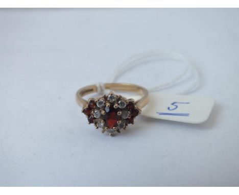   Garnet and paste cluster ring set in 9ct size O/P, 3.3hg   