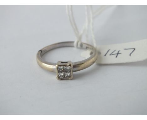 4 stone diamond ring set in 18ct, size R, 3.4g    