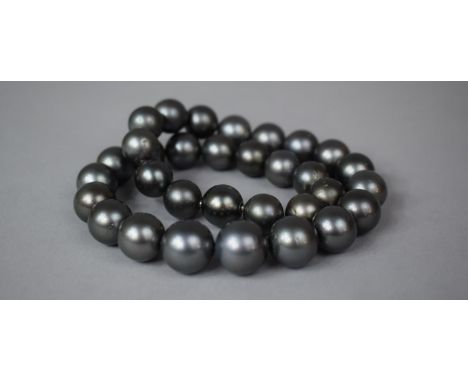 A String of Graduated Good Quality Tahitian Pearls with 18ct White Gold Clasp Signed Jorg Heinz and Marked for 18ct Gold, Lar