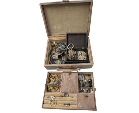 Silver jewellery, including Norwegian enamel ring, Continental silver stone set horse and jockey brooch, silver marcasite lea