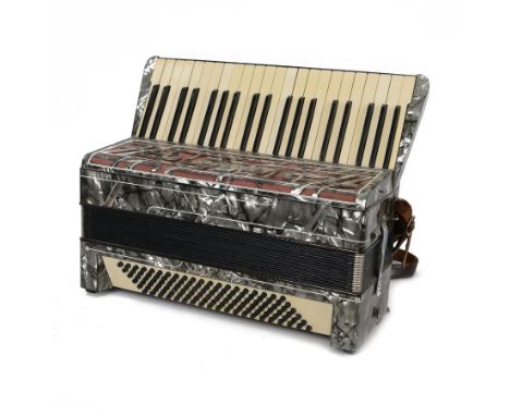 Hohner Verdi IV Piano Accordion, with a three octave keyboard and 41 keys,120 buttons, with 16 fold bellows and carrying stra