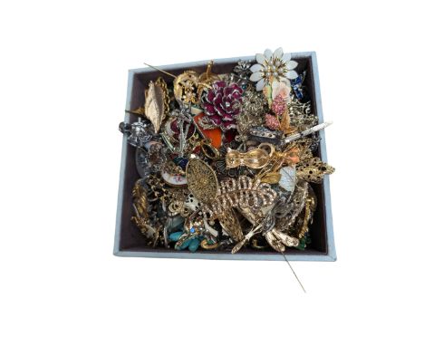 Large collection of costume brooches, including vintage, animal and novelty examples