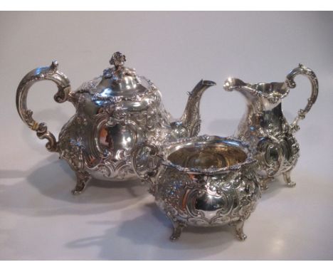 A Victorian harlequin repousse three piece silver tea set, Victorian and later (3)  