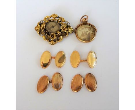 A pair of gold cufflinks, with oval backs and fronts, having decorated borders, detailed 750, combined weight 4.5 gms, a pair