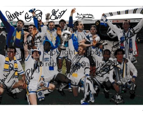 LEEDS UNITED / AUTOGRAPHS A 12 X 8 photo of players celebrating with the First Division trophy at Elland Road following the f