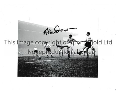 ALEX DAWSON / AUTOGRAPH A signed 8" X 6" b/w photo of Dawson in action for Manchester United v Fulham 1958 FA Cup Semi-Final 