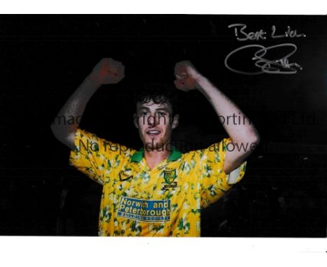 CHRIS SUTTON / AUTOGRAPH A 12 X 8 photo of the Norwich City striker celebrating after a 1-1 draw with Bayern Munich in the se