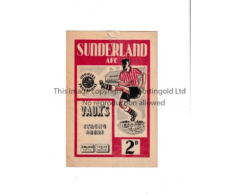 SUNDERLAND V DUNDEE 1952 Programme for the Friendly 10/12/1952 at Roker Park, slight tear at the top of all pages. Fair to ge