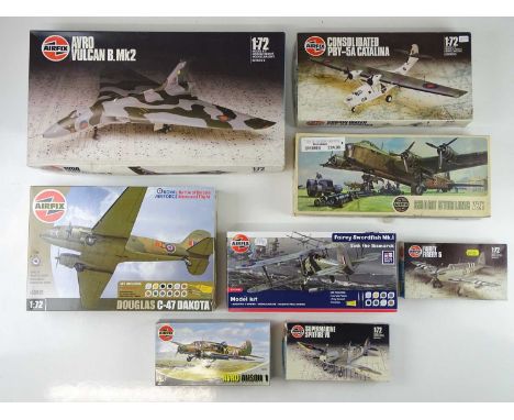 A group of 1:72 scale unbuilt AIRFIX military aircraft kits, unchecked but appear complete, some boxes still sealed - VG in G