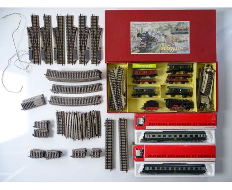 A mixed group of HO gauge model railways comprising a boxed 3-rail vintage MARKLIN train set, a pair of boxed JOUEF 2-rail Fr