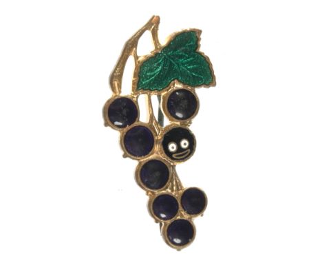 Robertson's Golly Badge, Pre-War, Blackcurrant Fruit, impressed W MILLER 118 BRANSTON ST B'HAM REGD 768931, golly head amongs